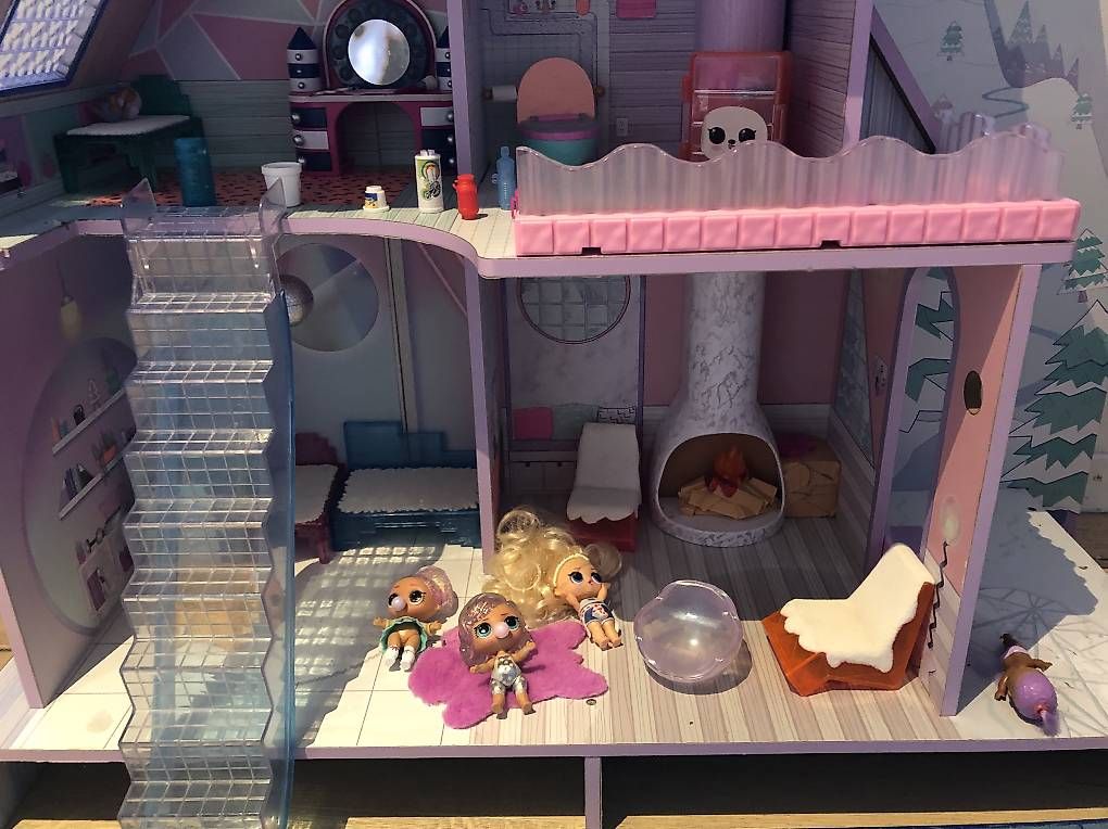 Maisons & Meubles de poupées: Puppenhaus mit Licht – D'occasion à Oberbuchsiten par etr_2jg5 2