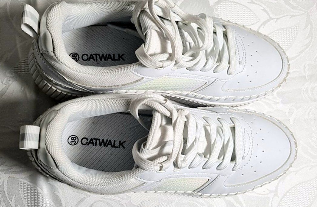 Scarpe da donna: Weisse Sneaker Plateau Gr. 38 Catwalk Glitzer – Usato da Effretikon venduto da lenalisa63 4