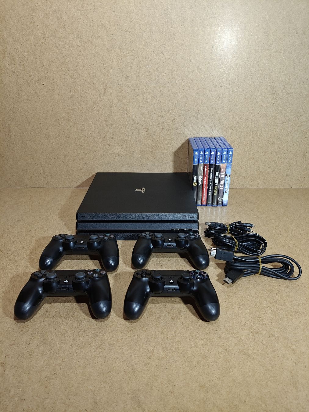 Sony Console: PS4 Pro 1TB mit 4 Controllern & 7 Games  – Usato da Luzern venduto da MWi_9xw5 1