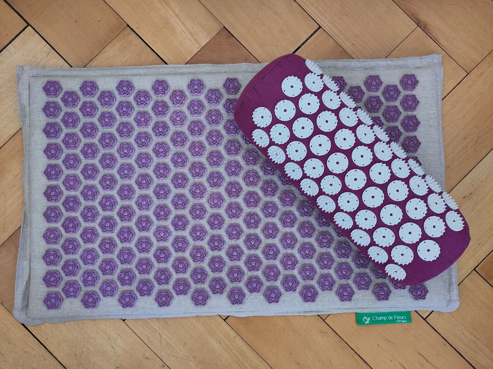 Massagegeräte: Tapis de massage Champ de fleurs et coussin – Neu (gemäss Beschreibung) aus Le Locle von cor_l7nw