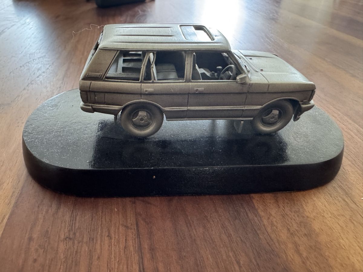 Land Rover Modellautos: Range Rover Modellauto auf Sockel – Gebraucht aus Sursee von TeamBully 2