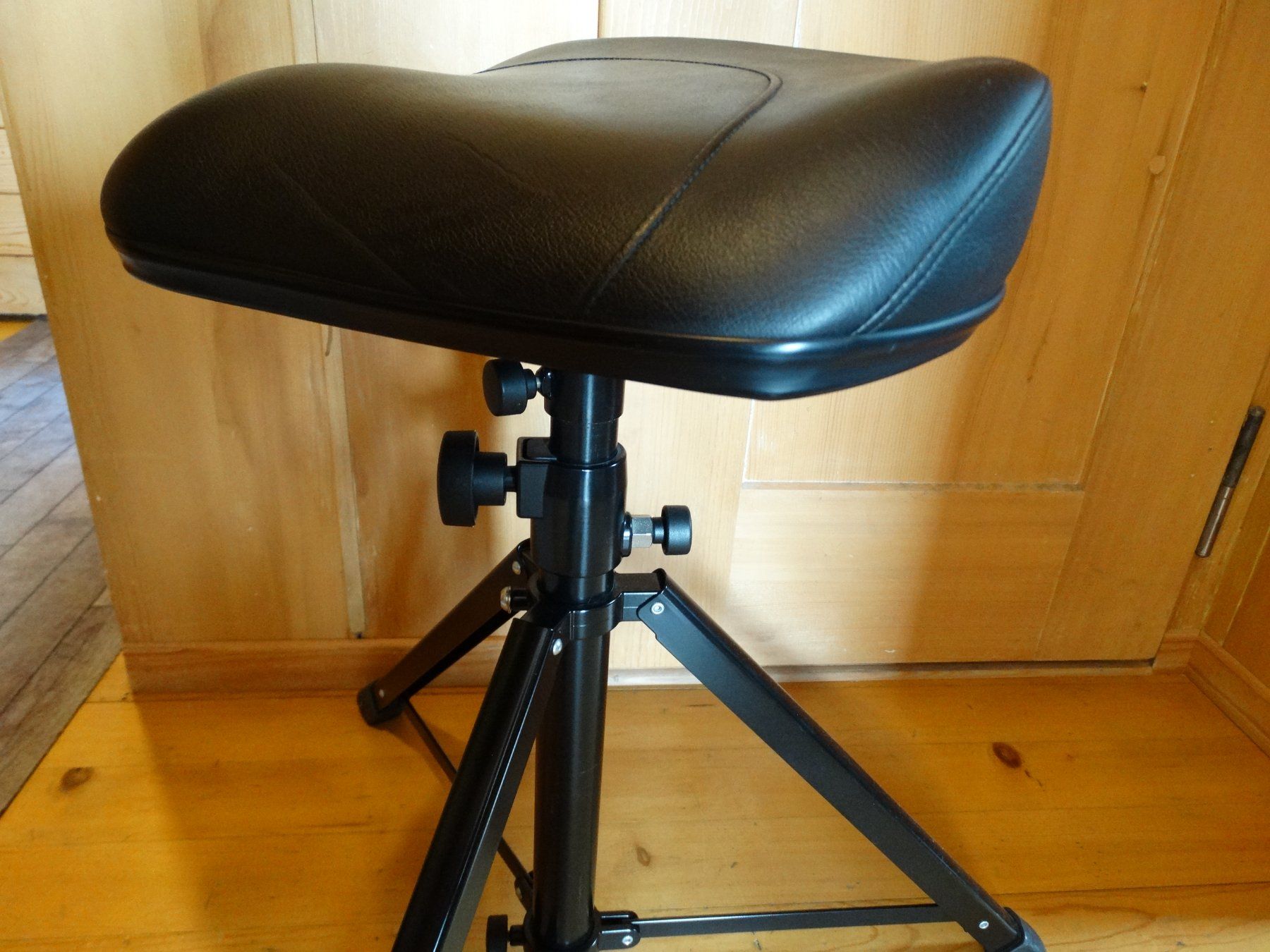 Strumenti musicali: Keyboard Stuhl – Usato da Lengnau AG venduto da Oskarhuus 2