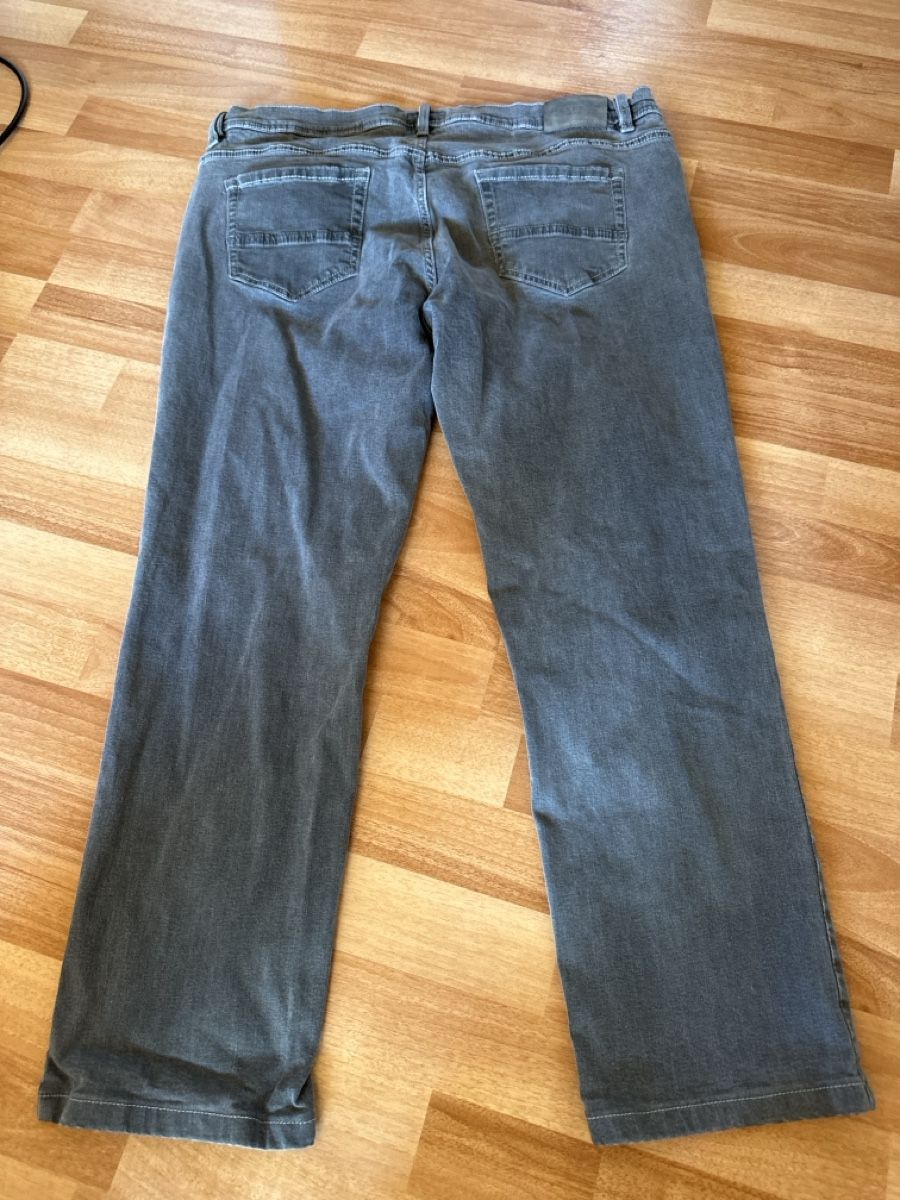 Jeans: Bexleys Herren Jeans, Grau, Gr. 28, einf. Bundweite ca. 47cm – Usato da Wald AR venduto da sim_m9vw 2