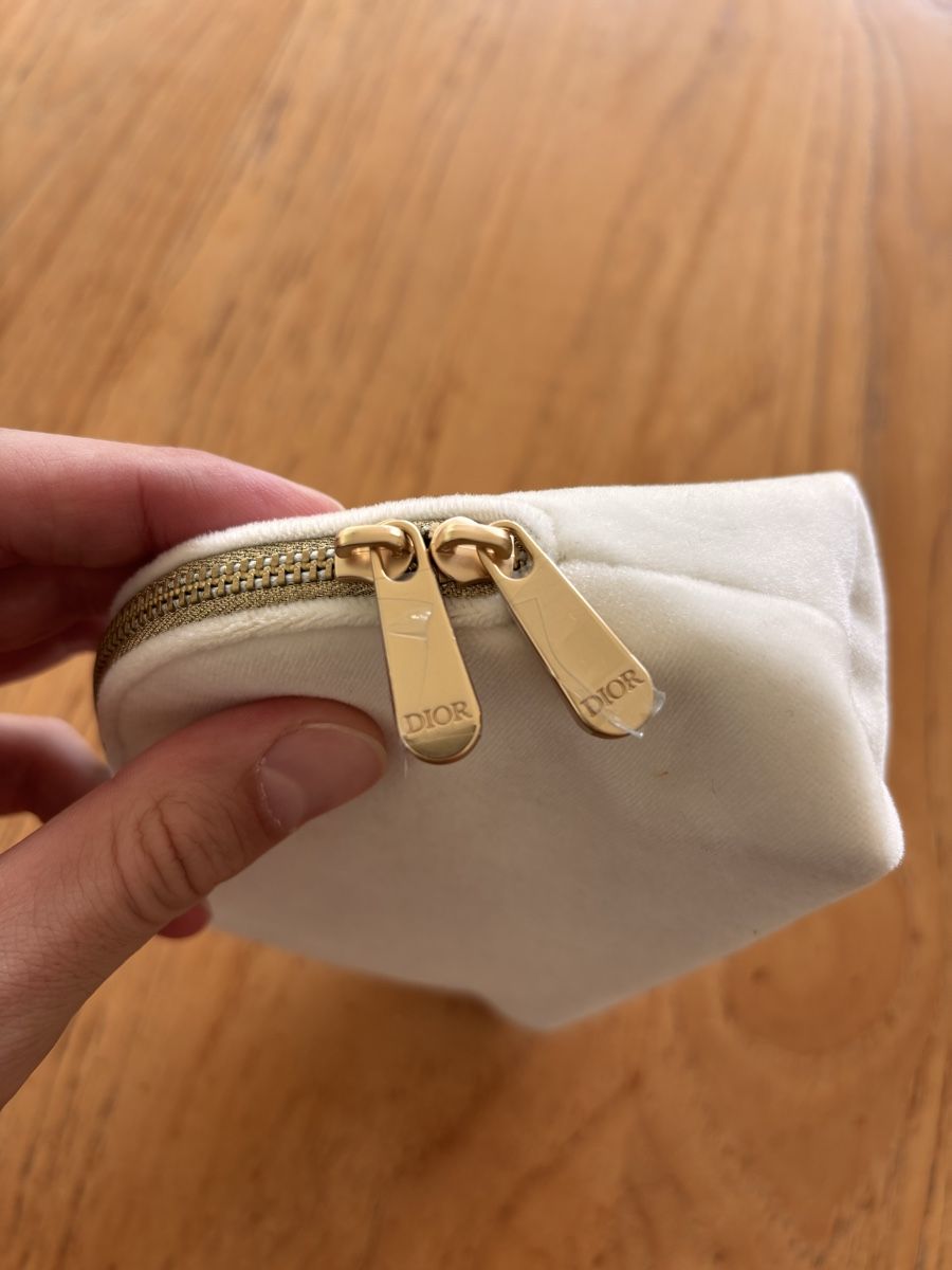 Dior Taschen für Damen: Dior Velvet Cosmetic Bag  – Neu (gemäss Beschreibung) aus Zürich von Grothschild 2
