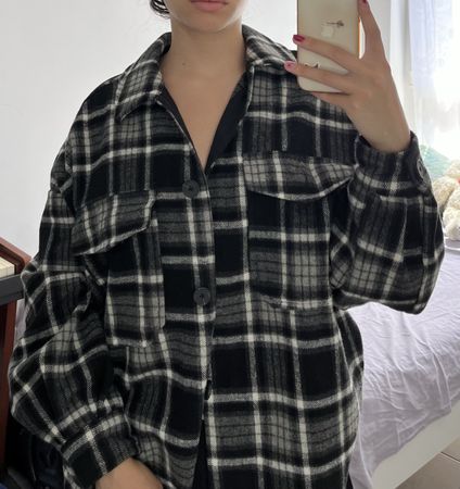 Karierte Overshirt-Jacke von Bershka, Größe M/L