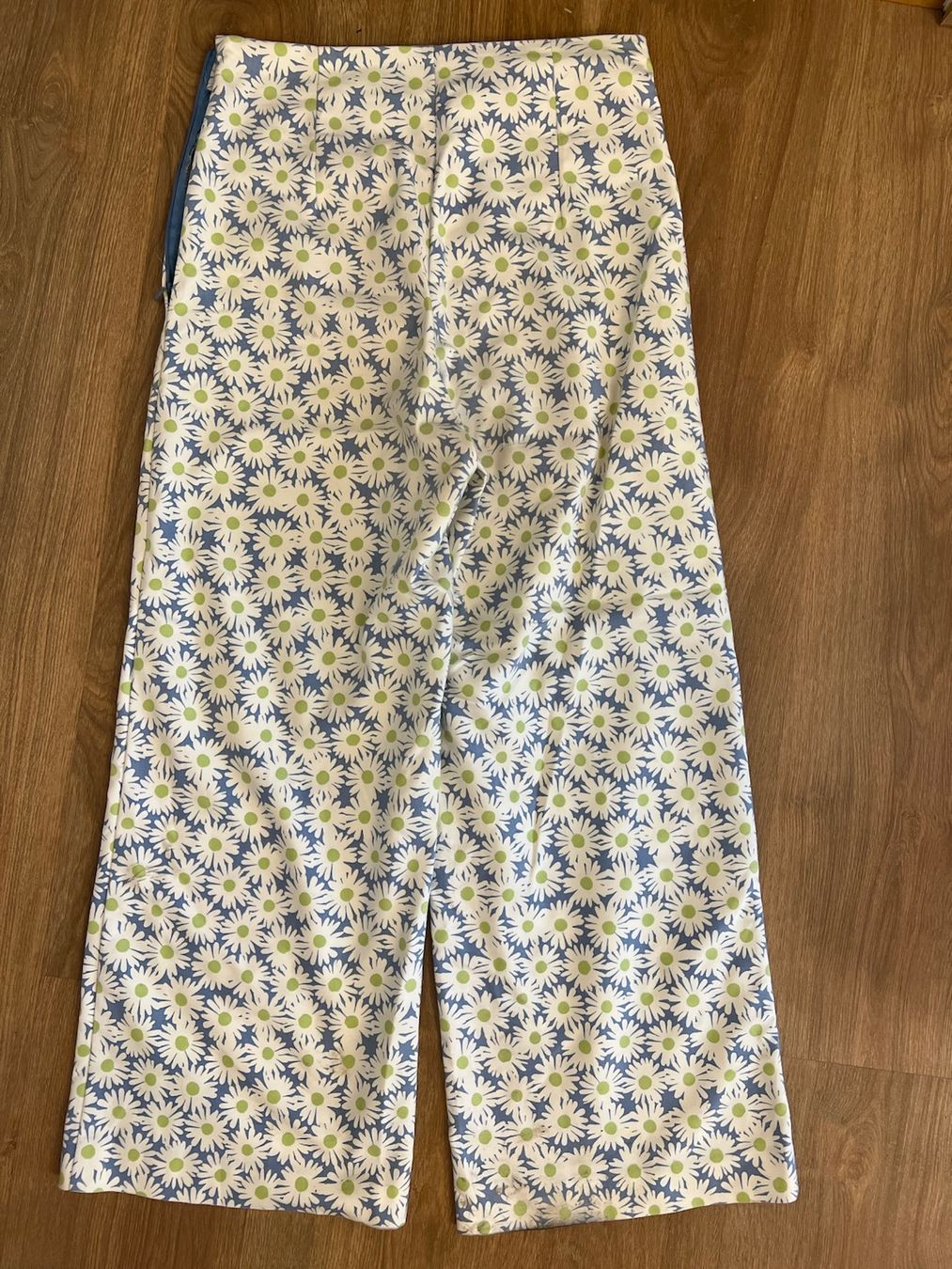 Mango Pantaloni: Mango Blümchen Hose, Gr. 38 – Usato da Zürich venduto da lisitsyna