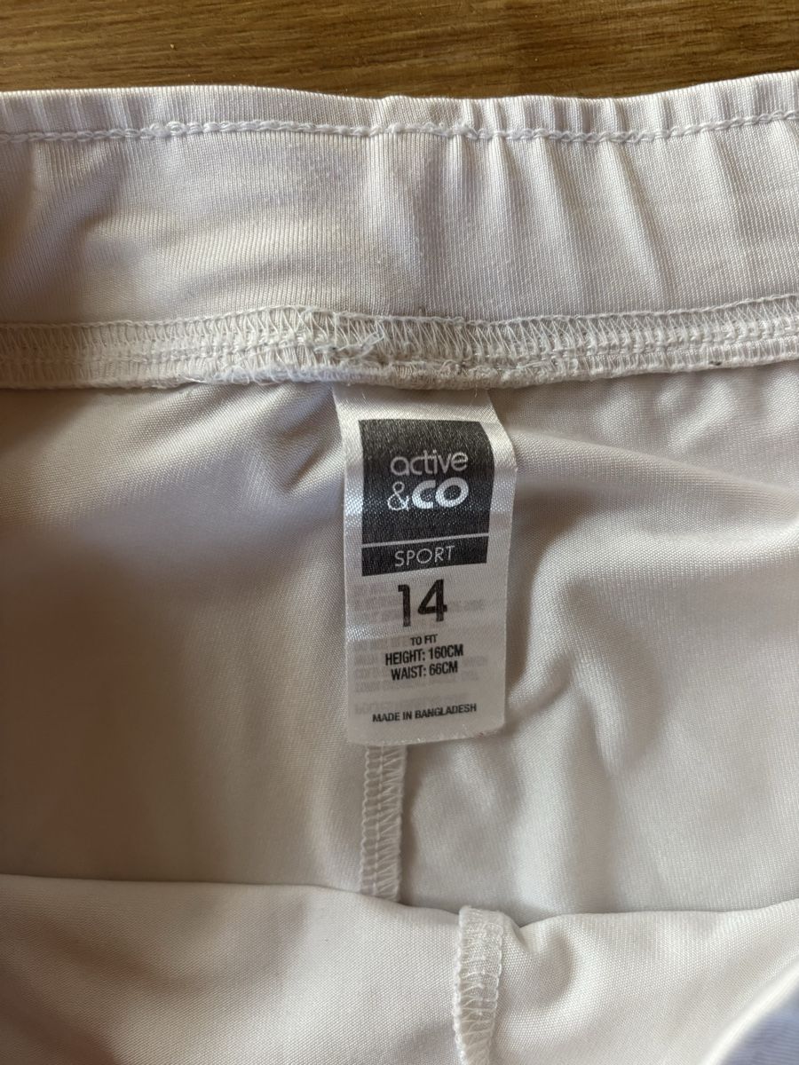 Lotti di vestiti: Rock Shorts Kleiderpacket M/L – Usato da Klosters venduto da ang_cj7r 2