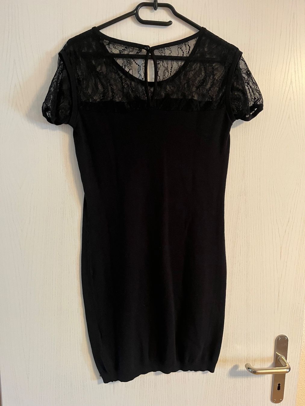 Guess Kleider: Guess Damen Kleid mit Spitze Gr. M 38 – Neu (gemäss Beschreibung) aus Frauenfeld von cookies_and_cream 3