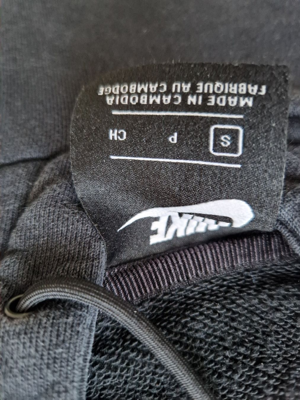 Nike Maglioni & Felpe: Nike Kapuzenpullover, Grösse S, Schwarz – Usato da Gwatt (Thun) venduto da Letzte-Chance-III 1