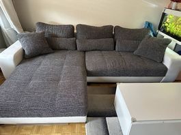 Ecksofa mit Schlaffunktion und Stauraum