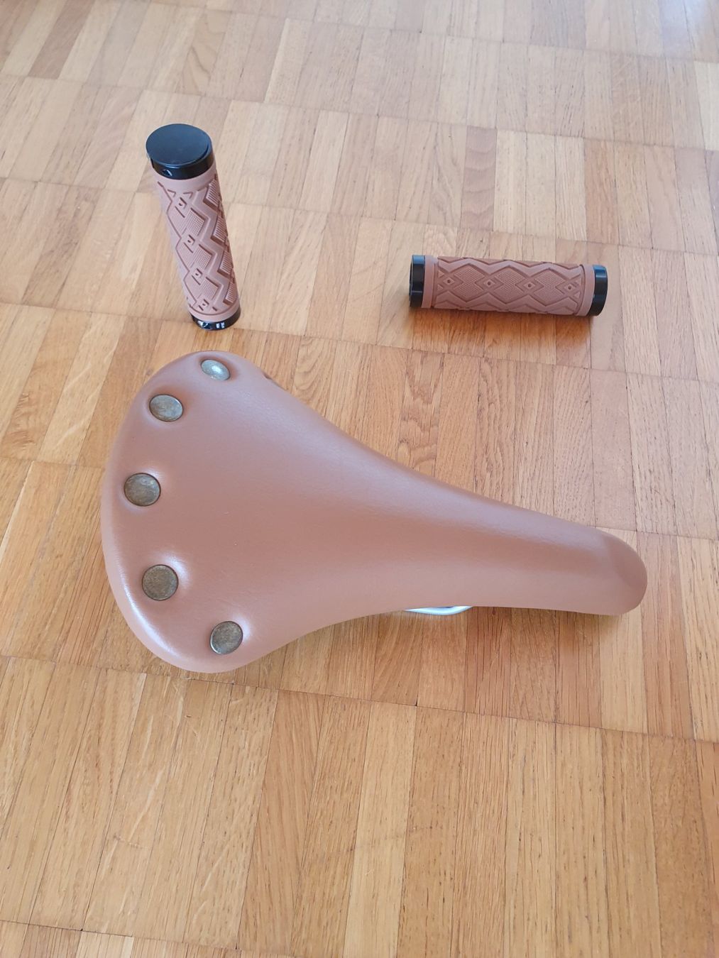 Ersatzteile: Selle et poignées stylées – Gebraucht aus Magglingen/Macolin von Zwo2