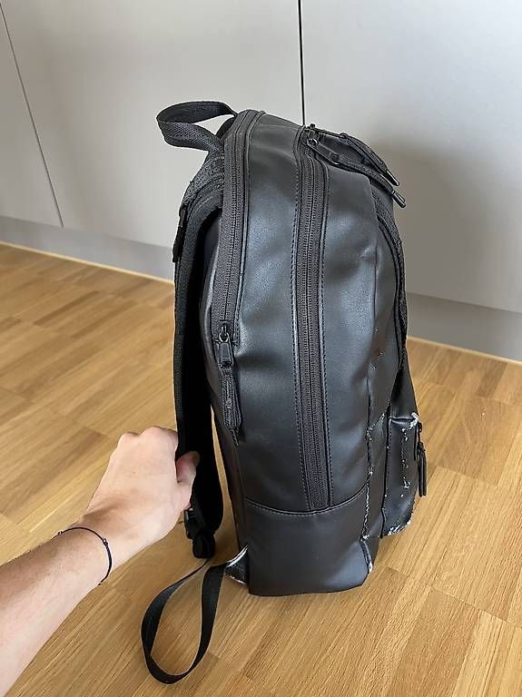 Rucksäcke: Douchebag Rucksack - schwarz – Gebraucht aus Hombrechtikon von Piluu 2