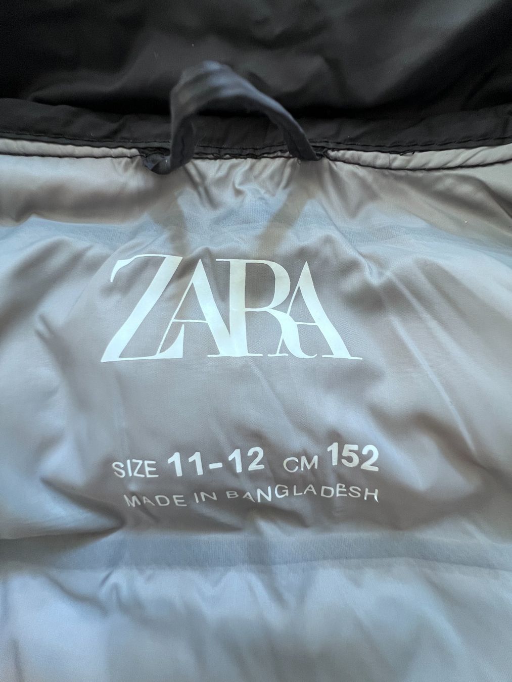 Zara Altro abbigliamento per bambino: Stepp-Weste / Gilet von Zara, Gr. 152, anthrazit – Usato da Kloten venduto da sanibunny 2