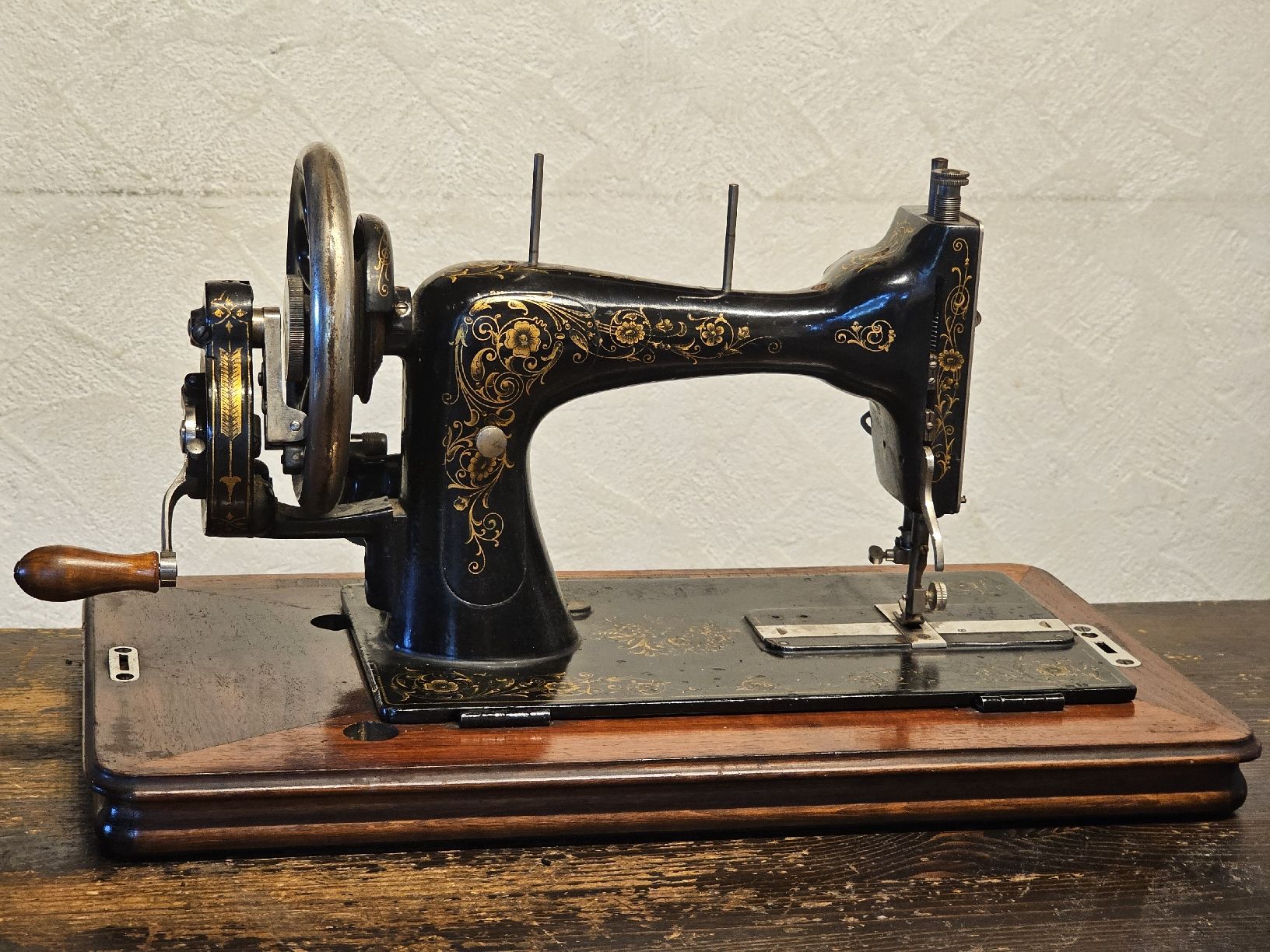 Machines à coudre: Antike Nähmaschine Stella 705 – Défectueux à Meisterschwanden par Hummer21 1
