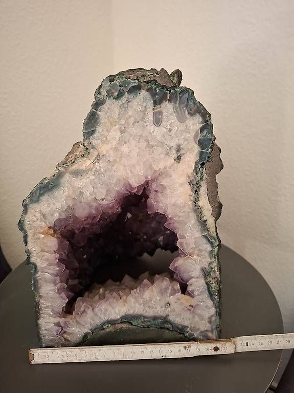 Minéraux & Lithothérapie: Verkaufe schönen Amethyst  – D'occasion à Luzern par nsc_tn7z