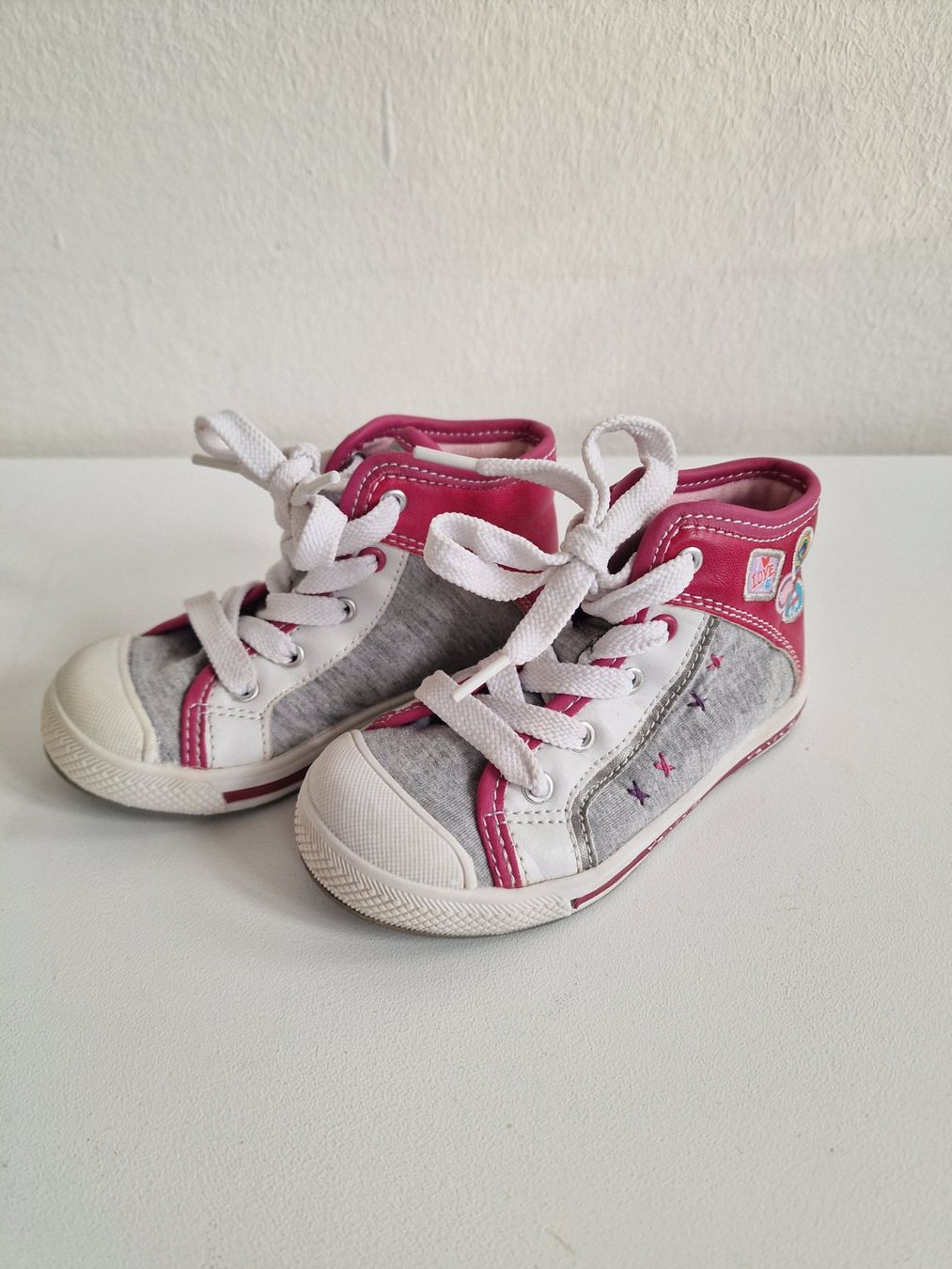Scarpe per ragazze: Mädchen Sneaker Venice Gr. 24 Weiss Pink Grau – Usato da Hallau venduto da CHACLA 2