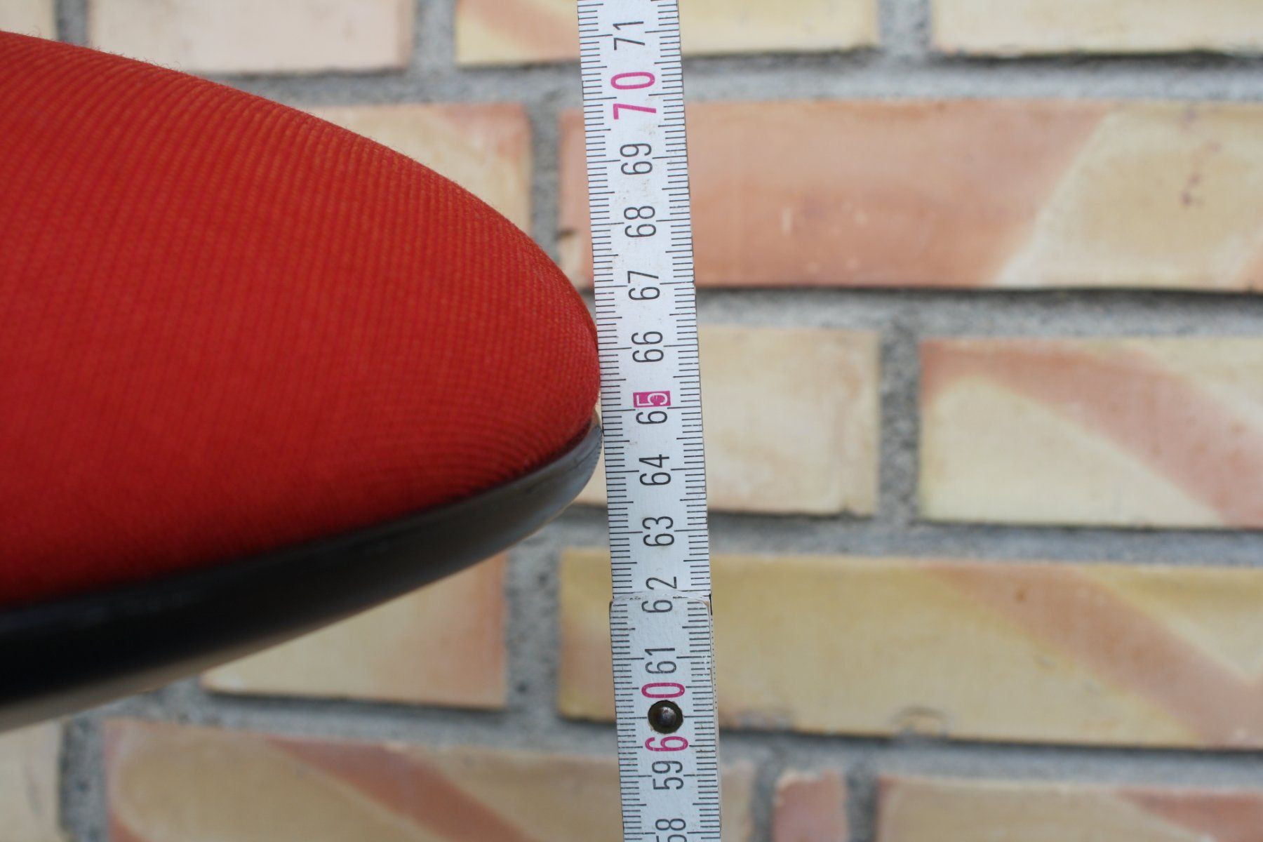 Ikea Hocker: HOCKER VITAMIN ROT IKEA – Gebraucht aus Wauwil von Pneuedy 7