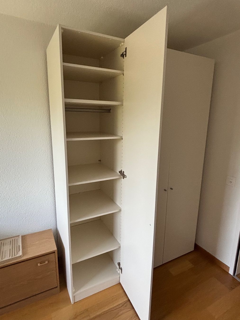 Armadi: Kleiderschrank mit Regalen und Kleiderstange gut – Usato da Hinterkappelen venduto da Sstucki0 1