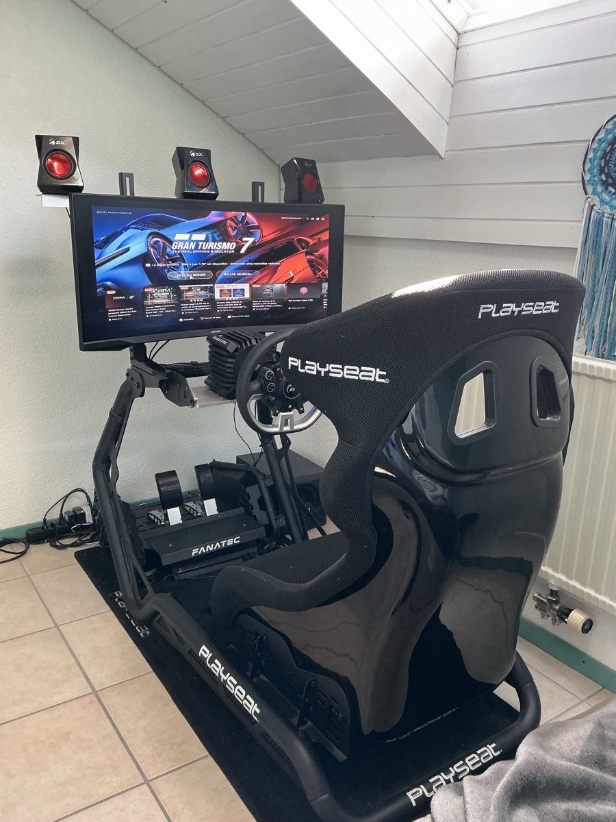 Fanatec Console: SIM Racing Playseat Fanatec – Usato da Courtételle venduto da Kinetic