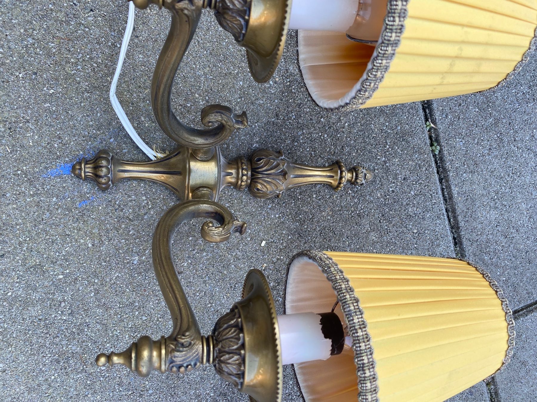 Lampen: Alte Wandlampe Messing (zweiarmig) – Gebraucht aus Golaten von  4