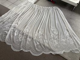 Vorhang mit Blumenstickerei  1.40 m x 1.77 m