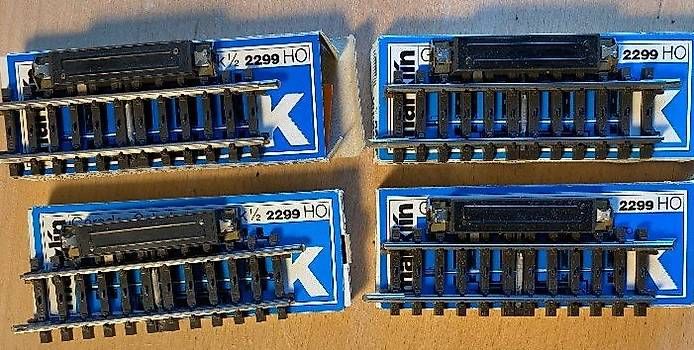 Modellini di ferrovie: Märklin 4 K-Schaltgleisstücke gerade 2299 – Usato da Bern venduto da vas_5kbp