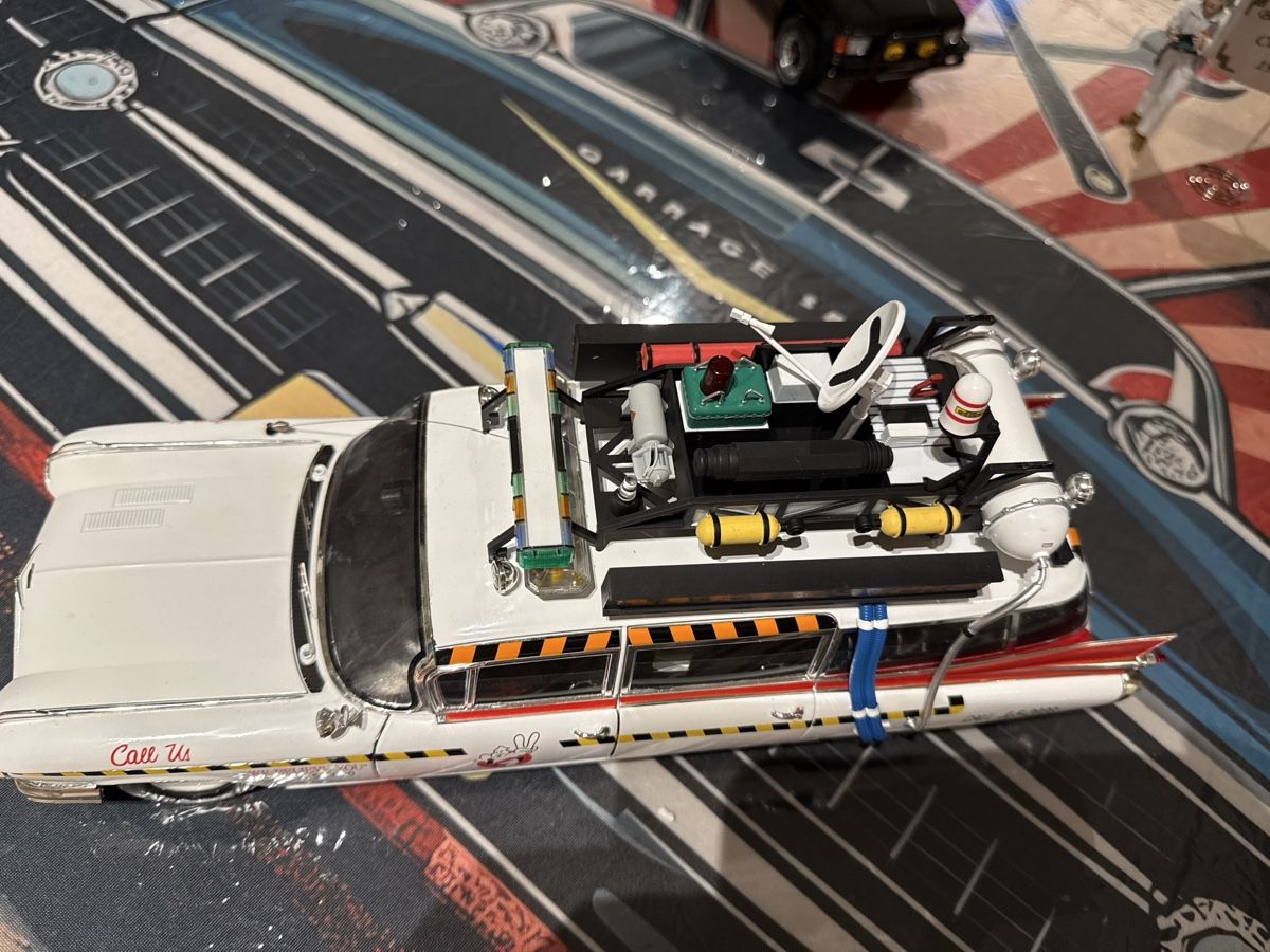 Hot Wheels Modellini d'auto: Hot Wheels Elite Ghostbusters Ecto 1A  1:18 – Usato da Basel venduto da Zomeg 3
