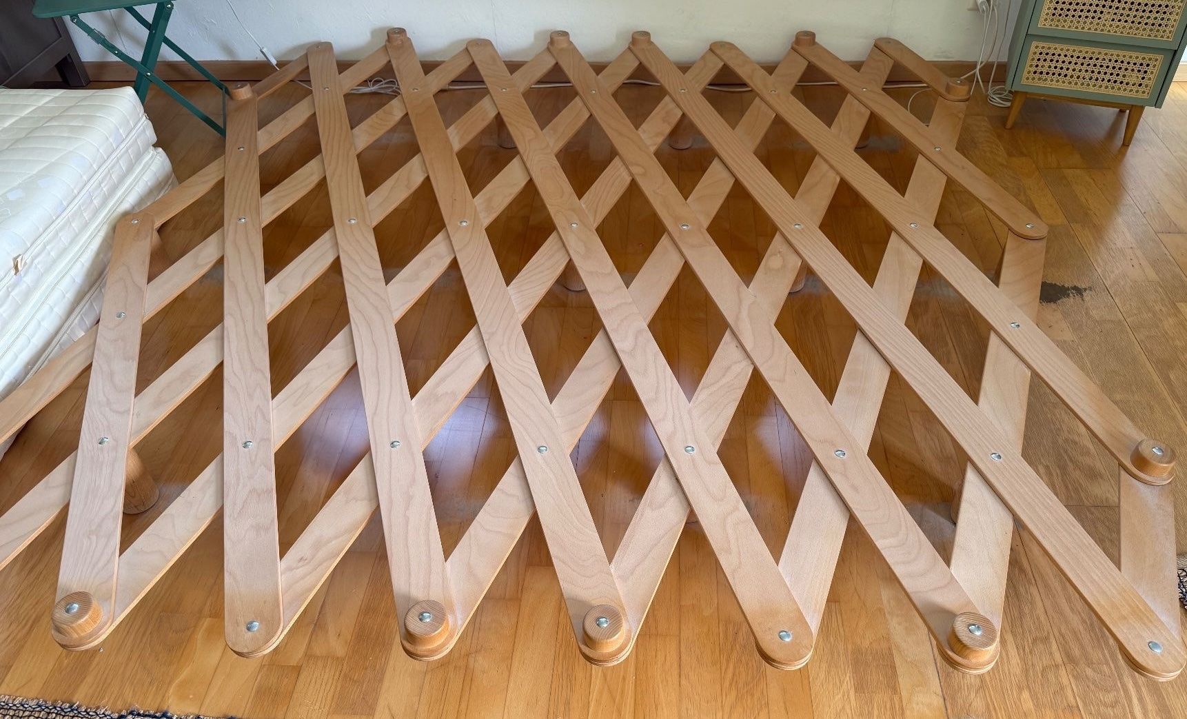 Thut Letti: * Scherenbett Kurt Thut * Modell 990 – Usato da Zürich venduto da Zuerich_Seebach