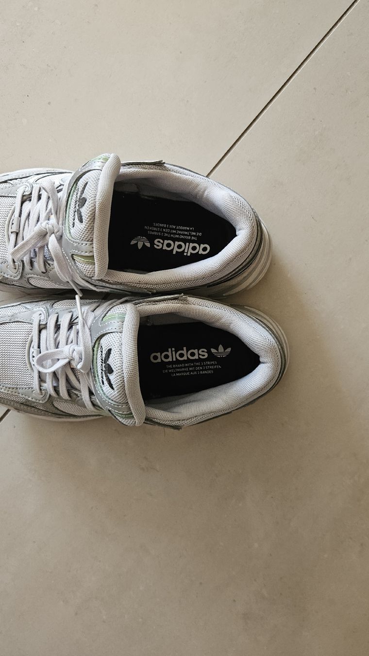 Adidas Chaussures femmes: Adidas Schuhe gr. 39, getragen – D'occasion à Uster par Ka.hati 1