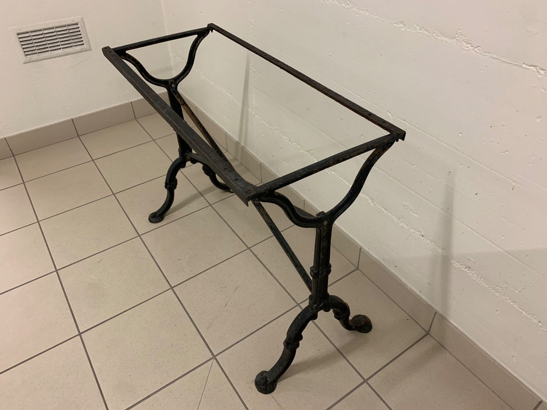 Altri mobili: Pieds de table en fonte. – Usato da Vessy venduto da Panpan2 1