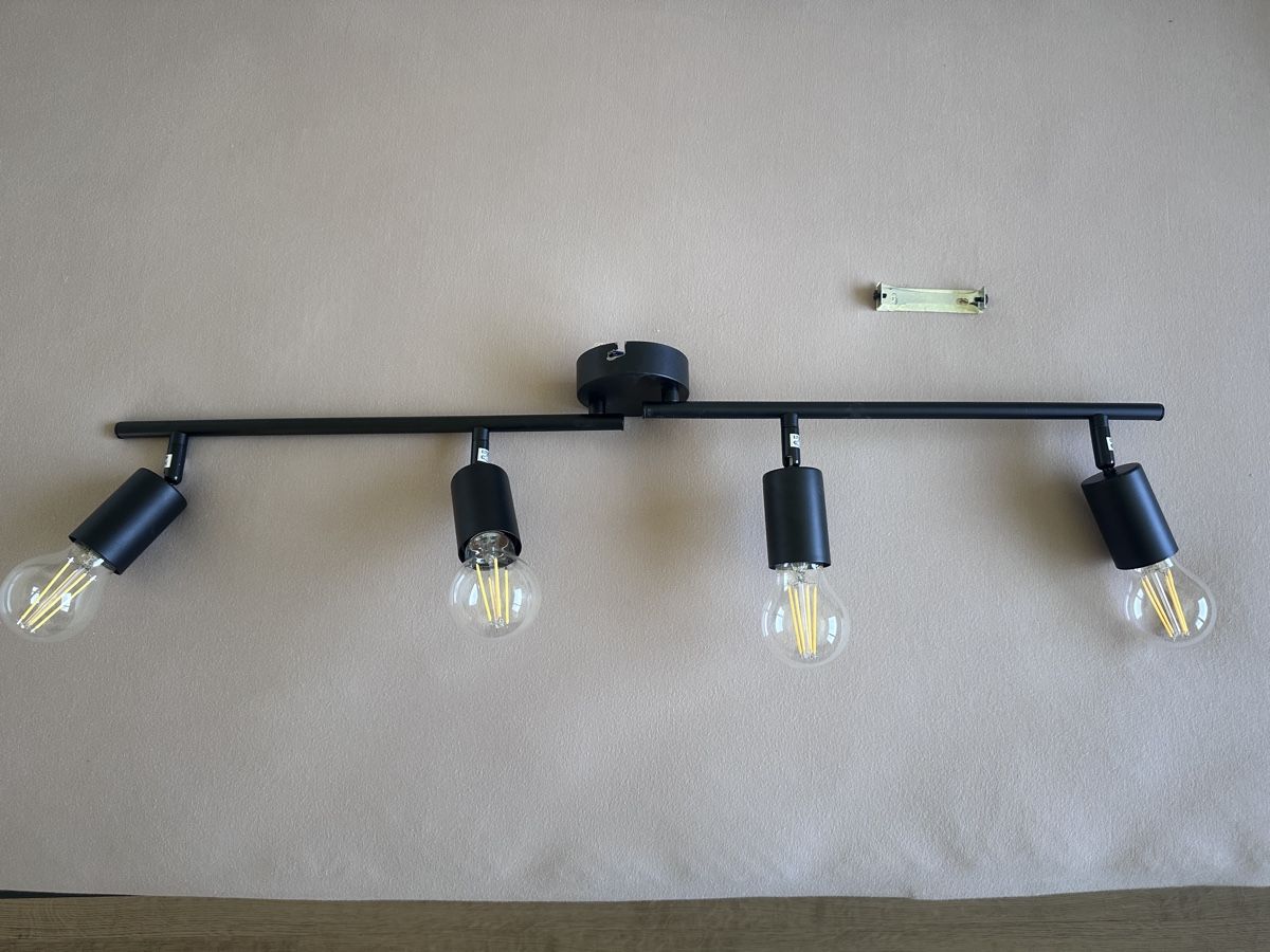Kronleuchter & Deckenlampen: Lampe plafond moderne 4 spots – Gebraucht aus Gampelen von theboywhoworks
