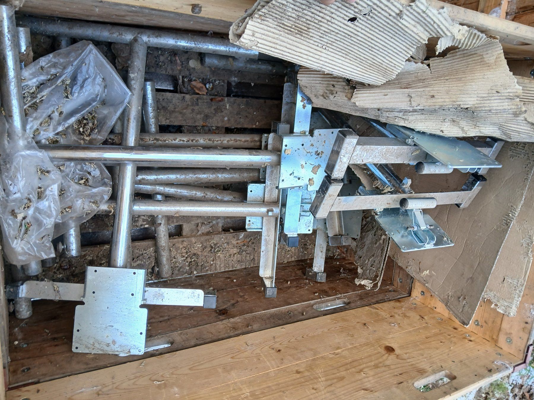 Sonstiges Mobiliar: Lot de pied de table – Gebraucht aus Athenaz (Avusy) von loi_5zlc 1