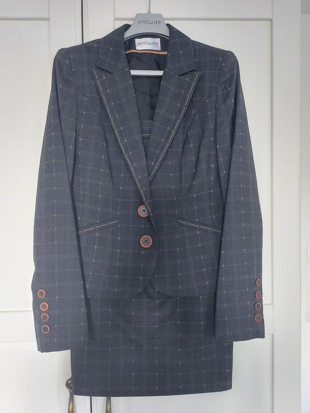 Completi & Tailleur: Blazer Jupe Anzug Set karriert – Usato da Rüthi (Rheintal) venduto da Boschacat