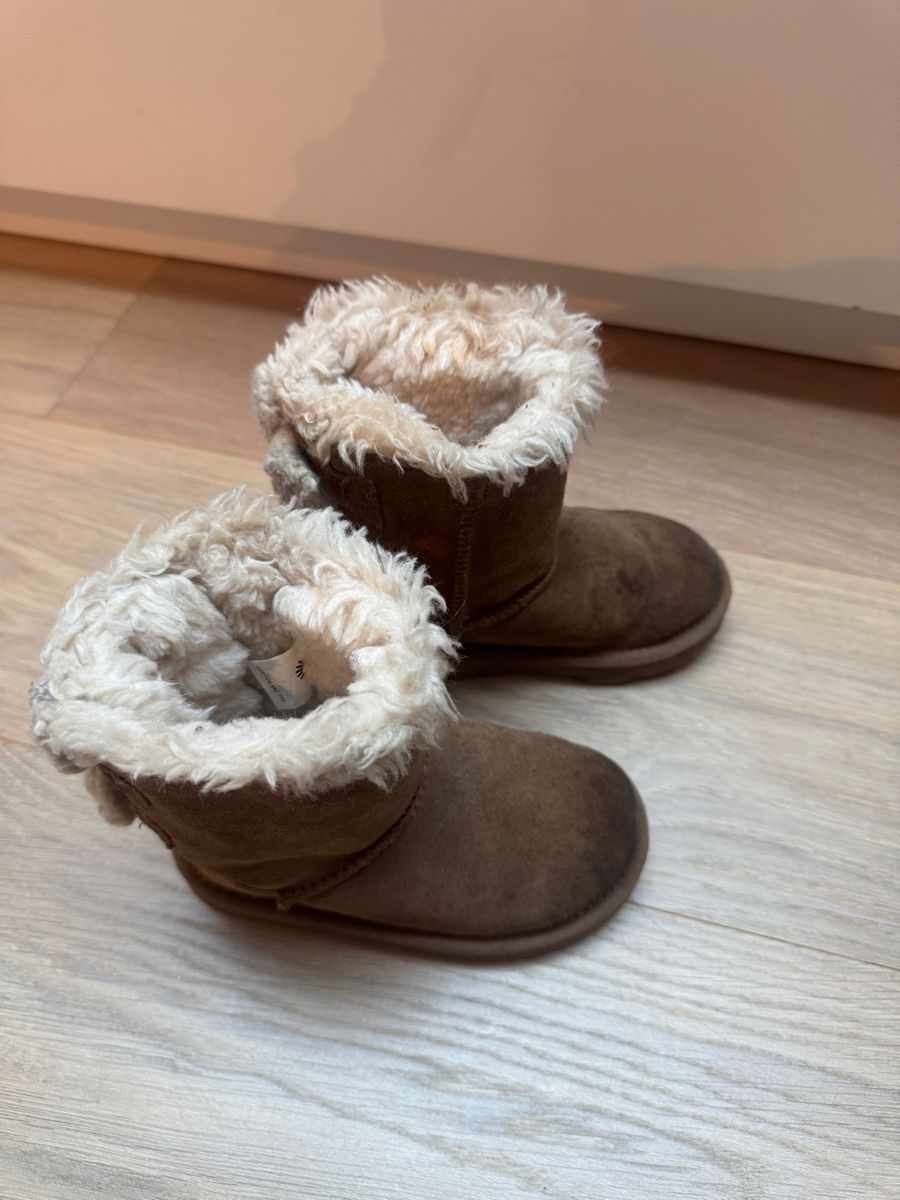 Ugg Scarpe per ragazzi: Ugg – Usato da Ruvigliana venduto da lux_t2sb 1