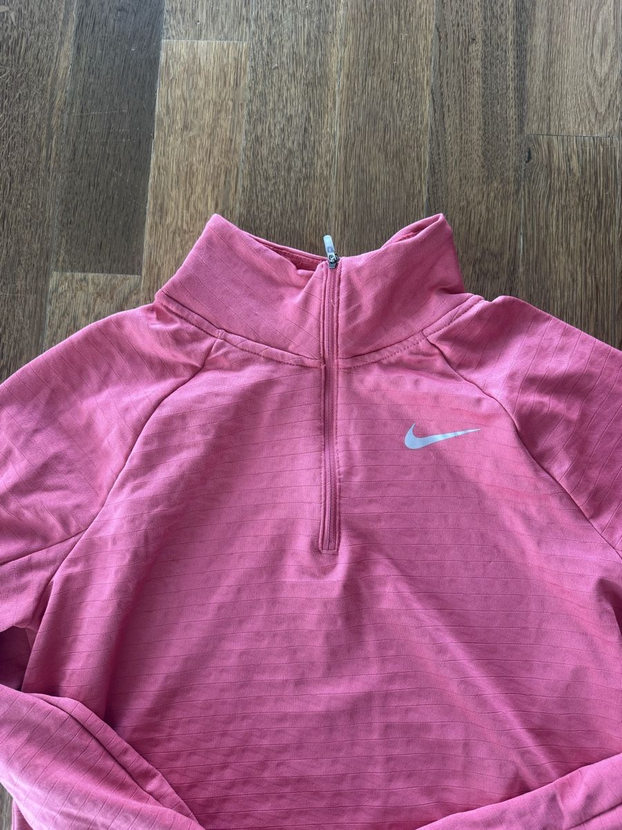 Nike Pulls & Sweat-shirts: Nike Pullover pink Grösse M, Nike Runner Shirt  – D'occasion à Wangen SZ par Salim10 1