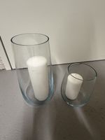 Zwei Glas Windlichter mit Kerzen, neuer Zustand