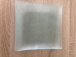 2 quadratische kleine Dekoteller