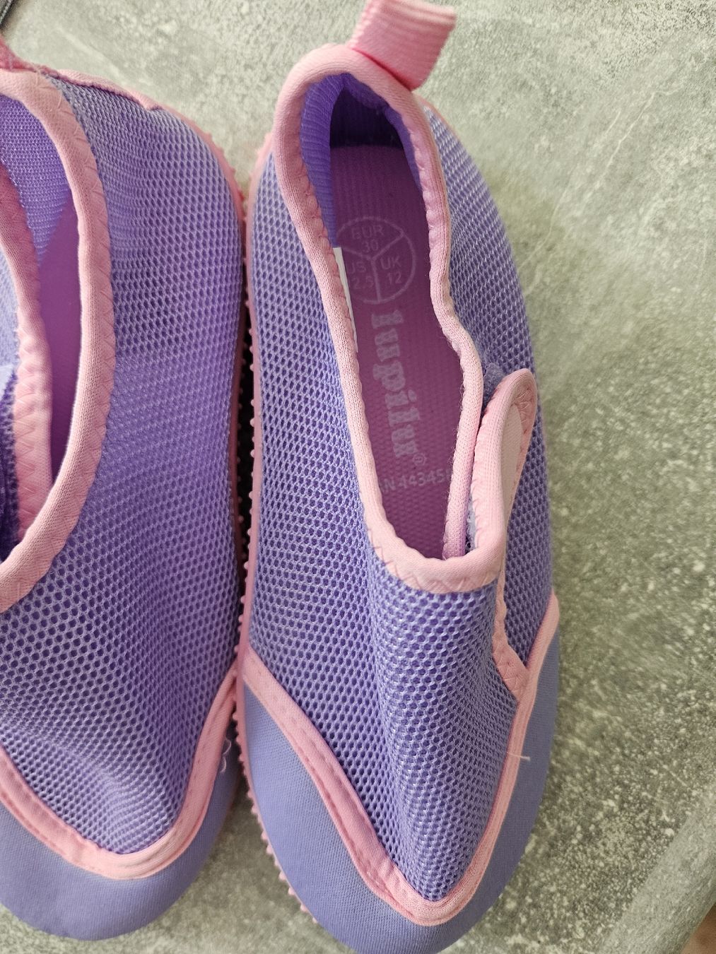 Scarpe per ragazzi: Neue Badeschuhe Grösse 30 – Nuovo (secondo la descrizione) da Messen venduto da tinup