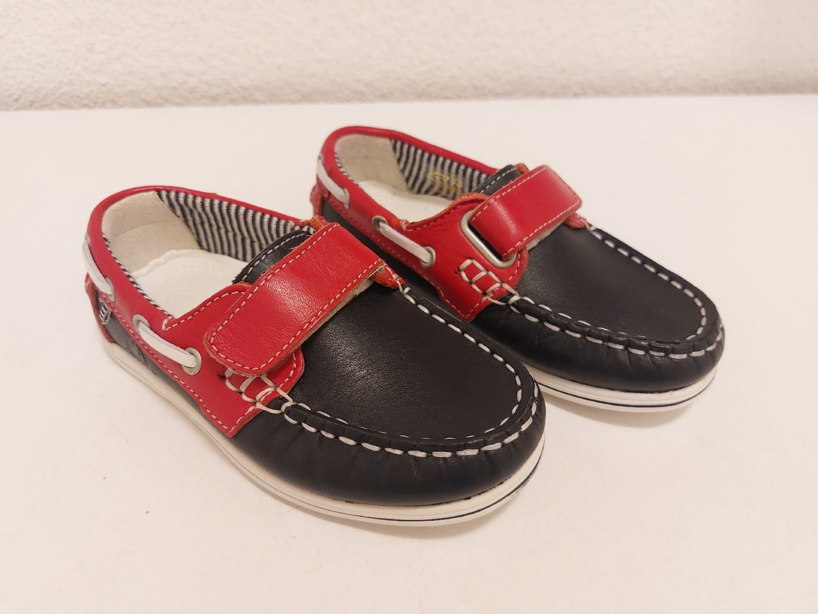 Petit Bateau Scarpe per ragazzi: PETIT BATEAU Leder Mokassin Bootsschuhe Gr. 26 – Usato da Balterswil venduto da Steineparadies