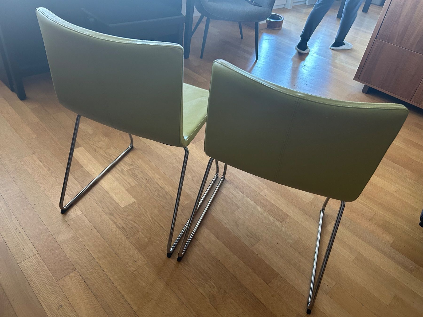 Ikea Sedie: 2er Set Moderne Freischwinger Stühle, hellgrün, Top! – Usato da Zug venduto da mariosarkissian 1