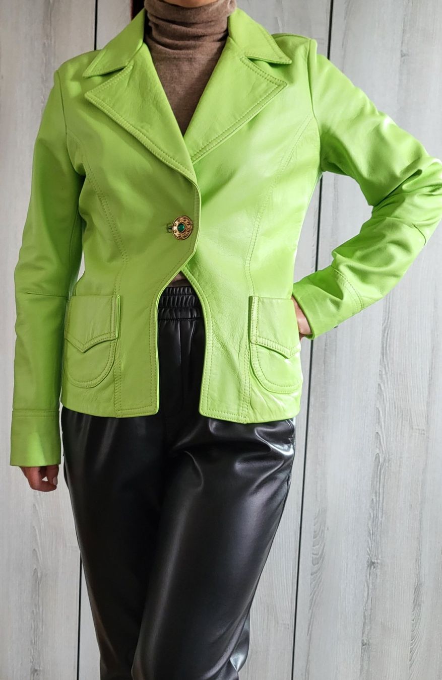 Giacche: Veste en cuir. – Usato da Neuchâtel venduto da wikit