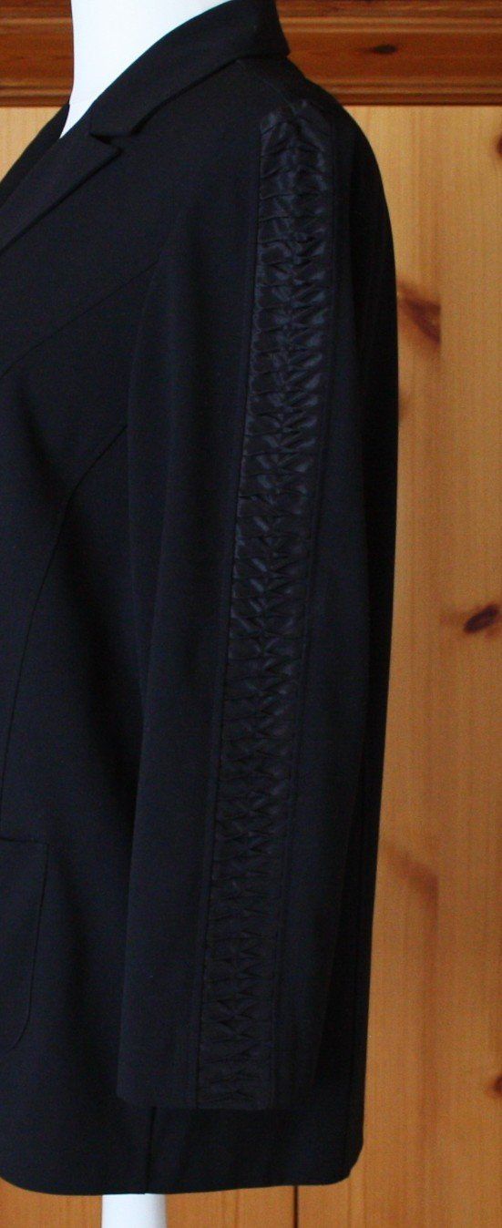 Giacche: Jacke Blazer DORIS STREICH schwarz Gr. 46 – Usato da Flüelen venduto da Diversicum-Curvy 4