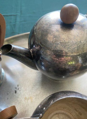Set di piatti: Alessi Bombé Set Kaffee/Tee, Edelstahl/versilbert, Gratis Ve – Usato da Gümligen venduto da Primeselection 3