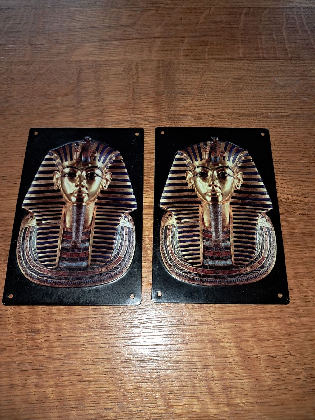 Insegne: 2 petites plaques toutankhamon en metal – Nuovo (secondo la descrizione) da Le locle venduto da juliensaran