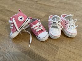 Babyfinken Converse und Gestickte Adidas je 10.-