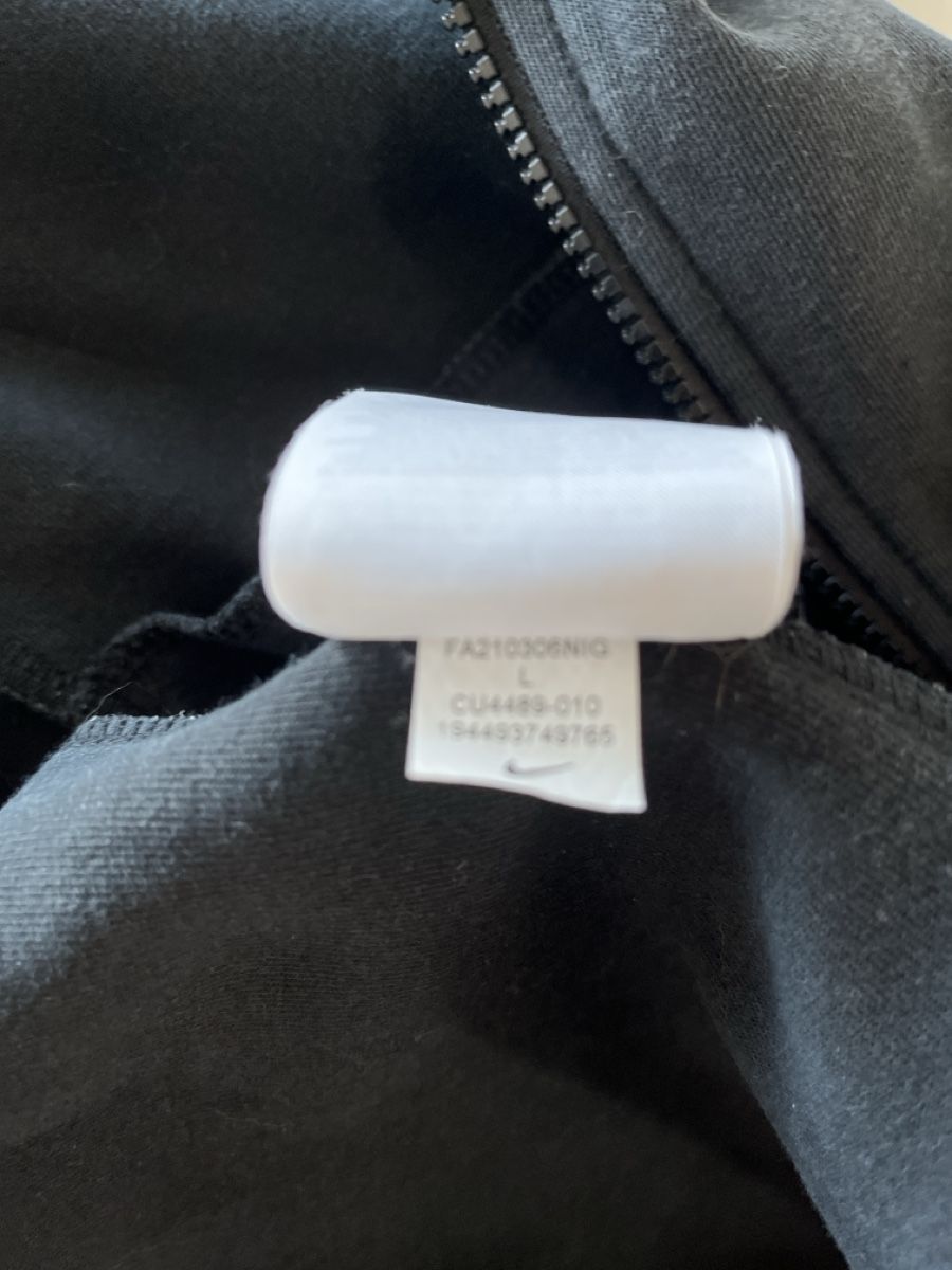 Nike Vestes: Jaquette noire Nike – D'occasion à Mont-sur-Lausanne par Pioutch 4