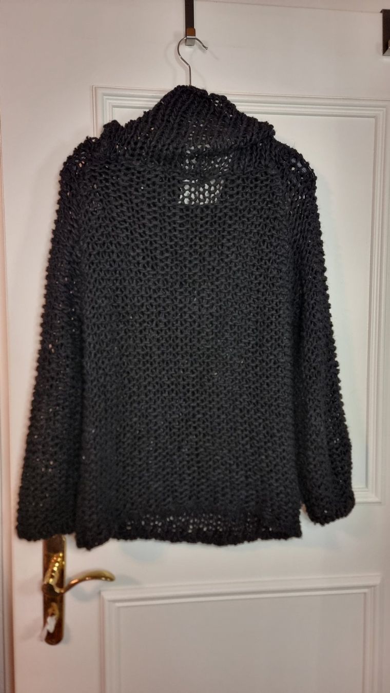 Maglioni & Felpe: Schwarzer Grobstrickpullover, Rollkragen, Gr. 38/40 – Usato da Wald ZH venduto da CapLux 5