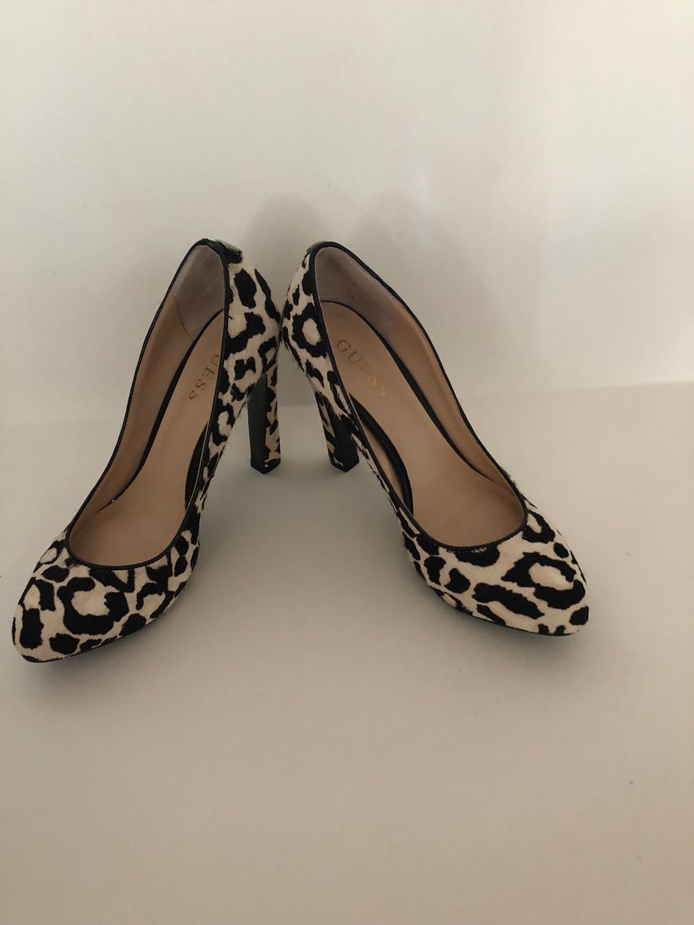 Guess Damenschuhe: Guess Pumps – Gebraucht aus Gümligen von PSK