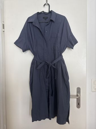 Blaugraues Kleid von cos
