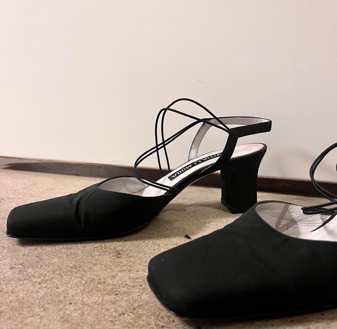Scarpe da donna: Strappy Kitten Heels / Sandalen – Usato da Solothurn venduto da janedevillaz 3